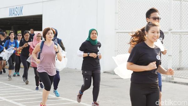 Saat Para Pelari Punguti Sampah di Tangsel