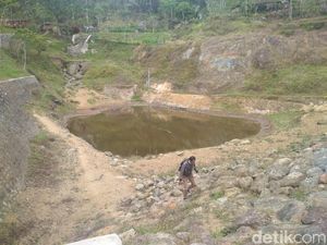 Debit Air Embung Turun Drastis, Lahan Pertanian Tak Berproduksi Debit Air Embung Turun Drastis, Lahan Pertanian Tak Berproduksi