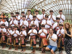 Saat Anak-anak Sekolah Sita Perhatian Bule di Jatiluwih Festival