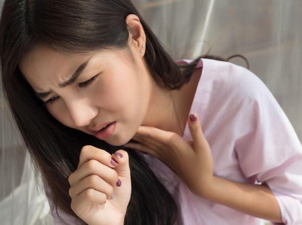 6 Cara Mengatasi Sakit Tenggorokan Secara Alami
