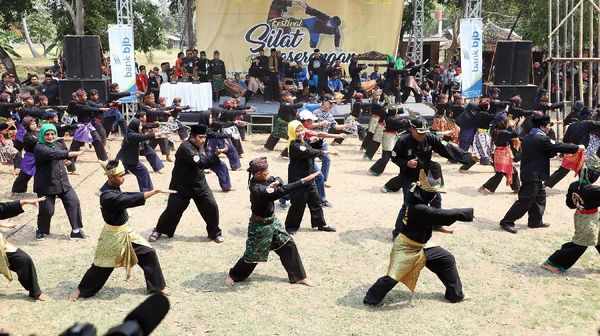 Puluhan Pendekar Pamer Jurus di Festival Silat Kaserangan