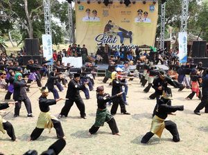 Puluhan Pendekar Pamer Jurus di Festival Silat Kaserangan