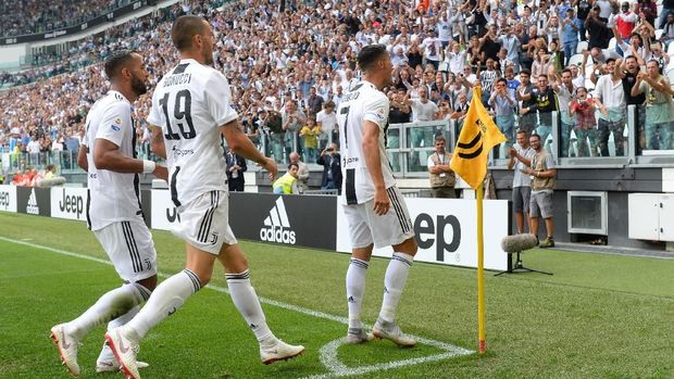 Cristiano Ronaldo mendapatkan dukungan penuh dari rekan-rekan setim dalam laga lawan Sassuolo.