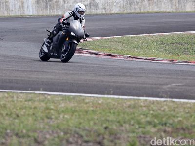 Ganindra Bimo Geber Motor Marquez Versi Jalan Raya di Sentul