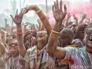 Serunya Lomba Lari The Color Run di GBK