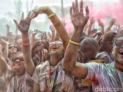 Serunya Lomba Lari The Color Run di GBK
