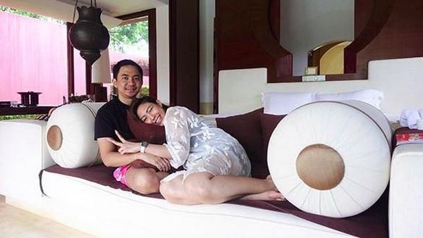 Romantisnya Ayu Dewi dan Suami Saat Short Trip ke Thailand