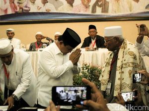 Habib Rizieq Minta Habaib dan Ulama Menangkan Prabowo-Sandi Habib Rizieq Minta Habaib dan Ulama Menangkan Prabowo-Sandi