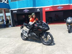 Meski Jadi Pebalap, Dilla Tetap Ingin Tampil Cantik