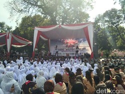 Massa Hadiri Deklarasi Pemilu Damai di Tugu Proklamasi