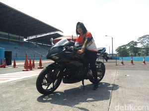 Kenalan dengan Pebalap Cewek Satu-satunya di CBR Race Day Kenalan dengan Pebalap Cewek Satu-satunya di CBR Race Day
