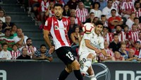 Marco Asensio juga melewatkan peluang emas untuk membalikkan kedudukan, ketika sepakannya dari situasi satu lawan satu bisa ditepis. )Foto: Vincent West/Reuters)