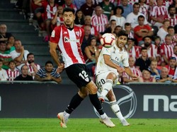 Marco Asensio juga melewatkan peluang emas untuk membalikkan kedudukan, ketika sepakannya dari situasi satu lawan satu bisa ditepis. )Foto: Vincent West/Reuters)