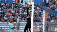 Performa inkonsisten Persela Lamongan tak membuat mereka kehilangan suporter. Persela ditonton oleh 173.943 penonon dalam lajunya finis ke-13 di akhir musim Liga 1 2018. Foto: M Risyal Hidayat/aww//Antara