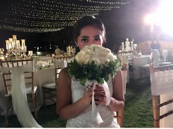 Pegang Mawar Putih, Gracia Indri Didoakan Segera Menikah