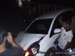 Mobil Ditabrak Kereta di Bandung, 3 Penumpang Selamat