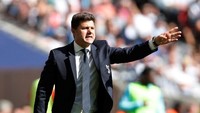 Mauricio Pochettino memberikan pengarahan kepada para pemain Tottenham Hotspur. Reuters/Paul Childs