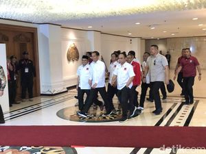 Jokowi: Projo Bukan Relawan Kardus! Jokowi: Projo Bukan Relawan Kardus!