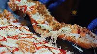 Mumpung Libur, Yuk, Ngemil Roti Long John yang Lagi Hits