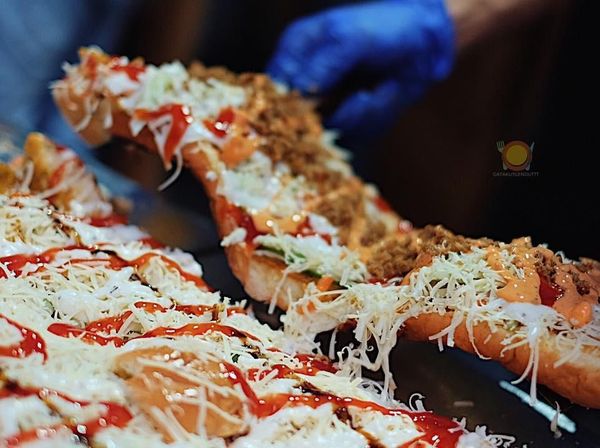 Mumpung Libur, Yuk, Ngemil Roti Long John yang Lagi Hits