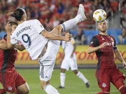 Lewat Gol Tendangan Taekwondo, Ibra Susul Ronaldo dan Messi di Klub 500