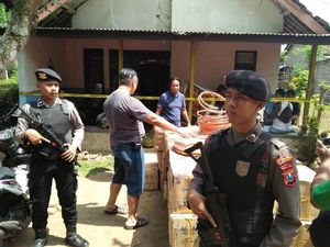 Pabrik Miras di Lumajang Digerebek, Ribuan Botol Arak Disita Pabrik Miras di Lumajang Digerebek, Ribuan Botol Arak Disita