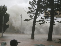 Dari Hong Kong, Topan Mangkhut Bergerak ke China