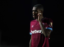 Issa Diop (West Ham). Tampil tangguh di lini belakang West Ham saat menahan imbang Chelsea. West Ham pun mencatat clean sheet di laga ini. Foto: Catherine Ivill/Getty Images