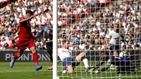 Tapi setidaknya Firmino sudah berkontribusi besar untuk Liverpool di laga ini. Pemain 26 tahun ini mencetak gol kedua Liverpool yang sekaligus jadi penentu kemenangan. (Foto: Julian Finney/Getty Images)
