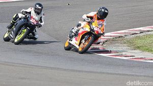 Melihat Serunya Balapan di CBR Race Day