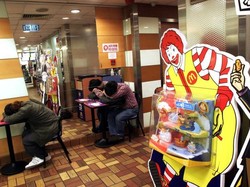 Sewa Rumah Sangat Mahal, Ratusan Tunawisma Hong Kong Tidur di McD