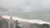 Foto: Tinggalkan Filipina, Topan Mangkhut Hantam Hong Kong