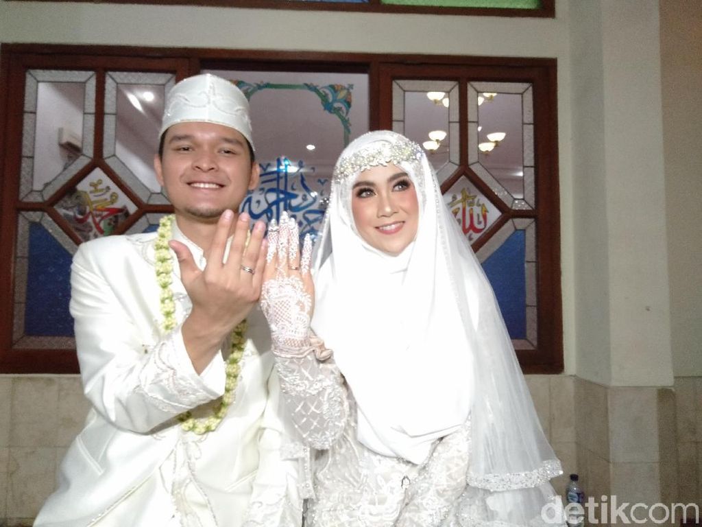 Setahun Nikah, Anisa Rahma Berharap Segera Diberi Keturunan Setahun Nikah, Anisa Rahma Berharap Segera Diberi Keturunan