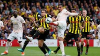 Hanya berjarak tiga menit, Chris Smalling menggandakan keunggulan MU. Foto: David Klein/Reuters