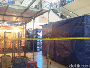 TKP Pria Lompat dari Lantai 3 ITC Cempaka Mas Dipasangi Garis Polisi