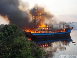 Saksi Mata Melihat Api Muncul Dari Ruang Mesin Kapal Purseine
