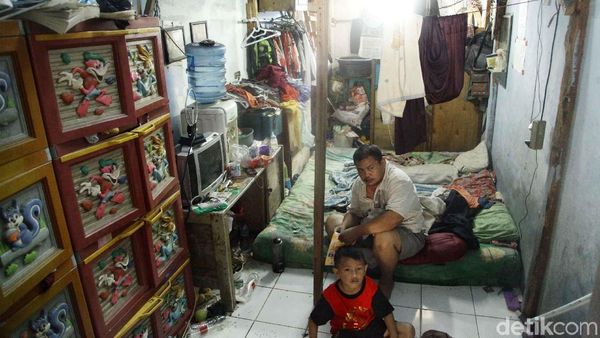 Duka Penghuni Lantai Dasar Rusun Muara Baru