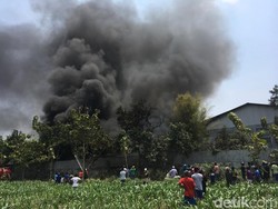 Pabrik Minuman Kemasan di Mojokerto Terbakar, Terdengar Suara Ledakan