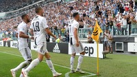 Ronaldo merayakan golnya dengan berlari ke tribune suporter. (Foto: Massimo Pinca/Reuters)