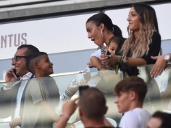 Pada laga ini Ronaldo kembali ditonton langsung oleh kekasih beserta anak-anaknya. (Foto: Massimo Pinca/Reuters)