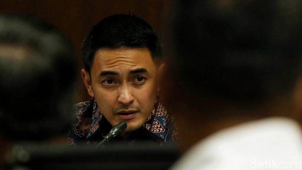 Zumi Zola Jalani Sidang di Tipikor