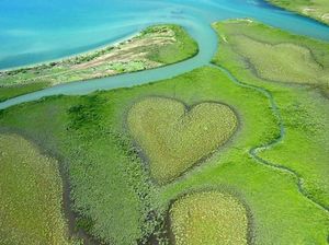 Pulau Hati, Liukan Jalan Tol, dan Foto Unik Lain dari Udara