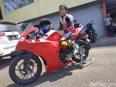 Zahri, Bocah 10 Tahun yang Sudah Berani Kebut-kebutan di Sirkuit