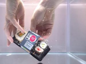 Buka Makanan dalam Air, Wet Unboxing Jadi Tren Terbaru di YouTube