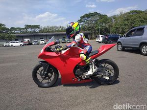 Bocah 10 Tahun Sudah Berani Kebut-kebutan di Sirkuit