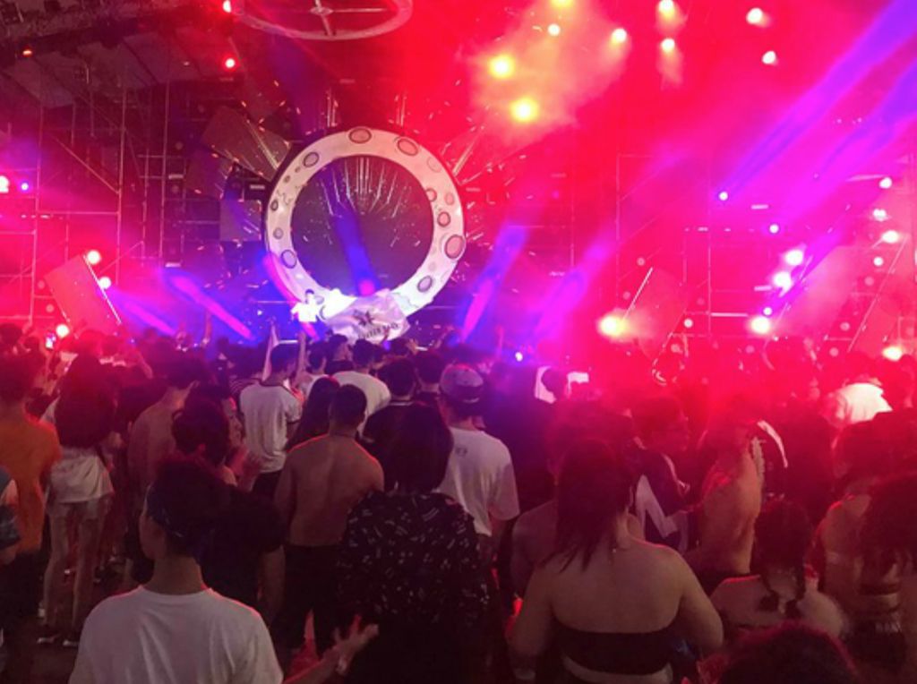 7 Orang Tewas Overdosis di Konser Musik Vietnam 7 Orang Tewas Overdosis di Konser Musik Vietnam