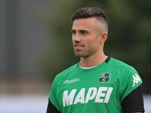 Tentang Anak Pelatih AS Roma yang Diludahi Douglas Costa