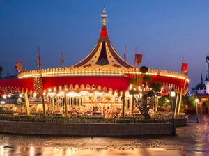 Dampak Topan Mangkhut, Hong Kong Disneyland Tutup Sementara Dampak Topan Mangkhut, Hong Kong Disneyland Tutup Sementara