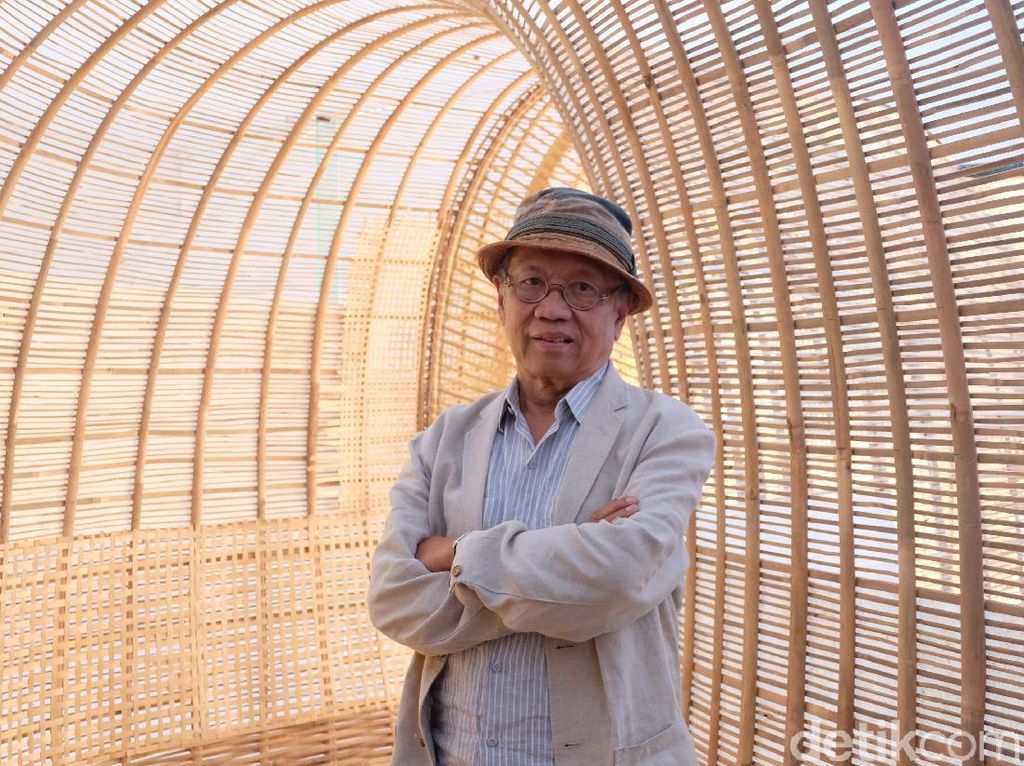 Pakai Material Bambu, Perupa Sunaryo Tak Masalah Karyanya Mudah Rapuh