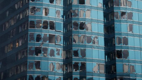 Diterjang Topan Mangkhut, Gedung Ini Bolong-bolong